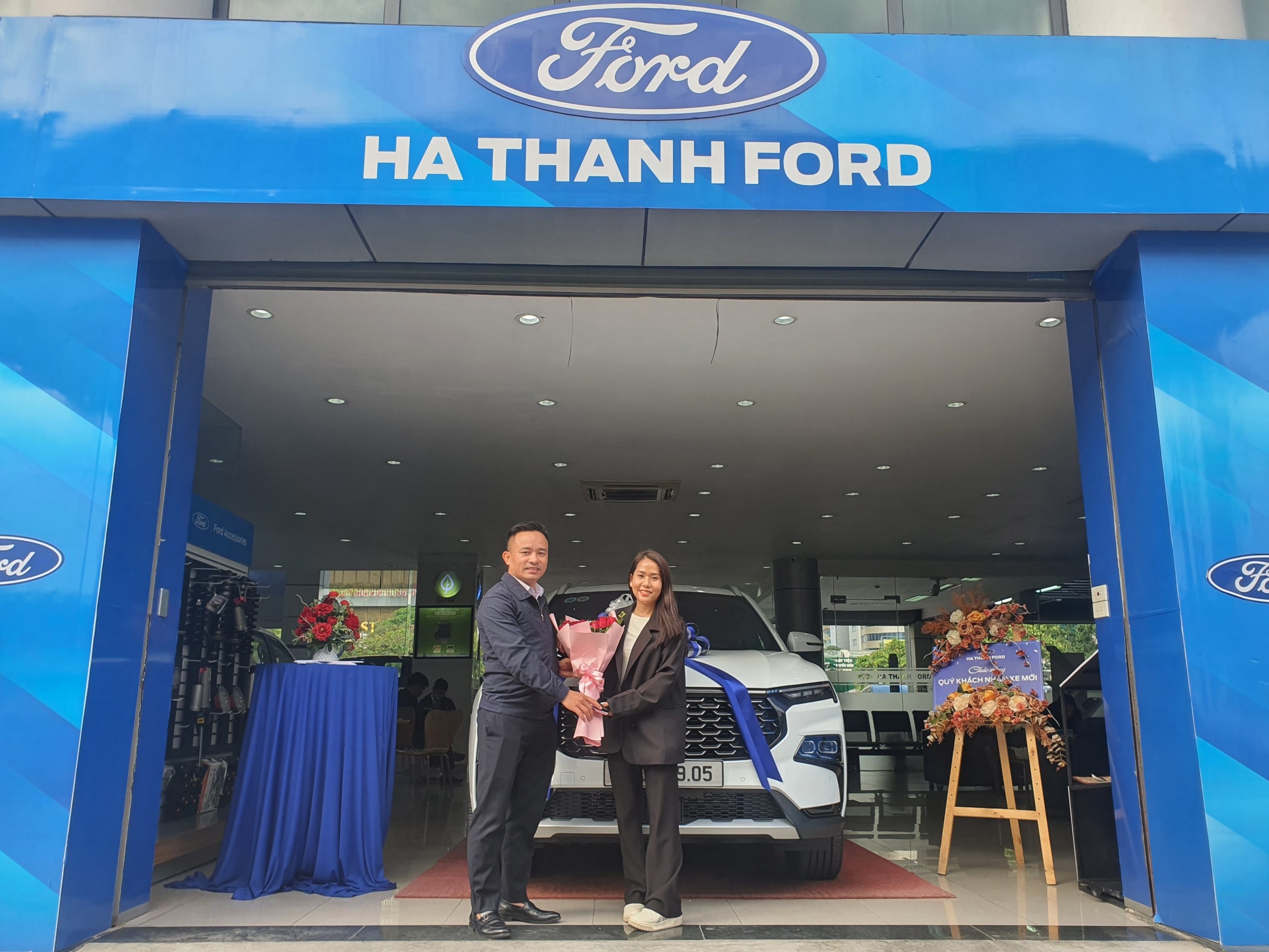 Chúc mừng em Hồ Thi Thúy Minh nhận xe mới