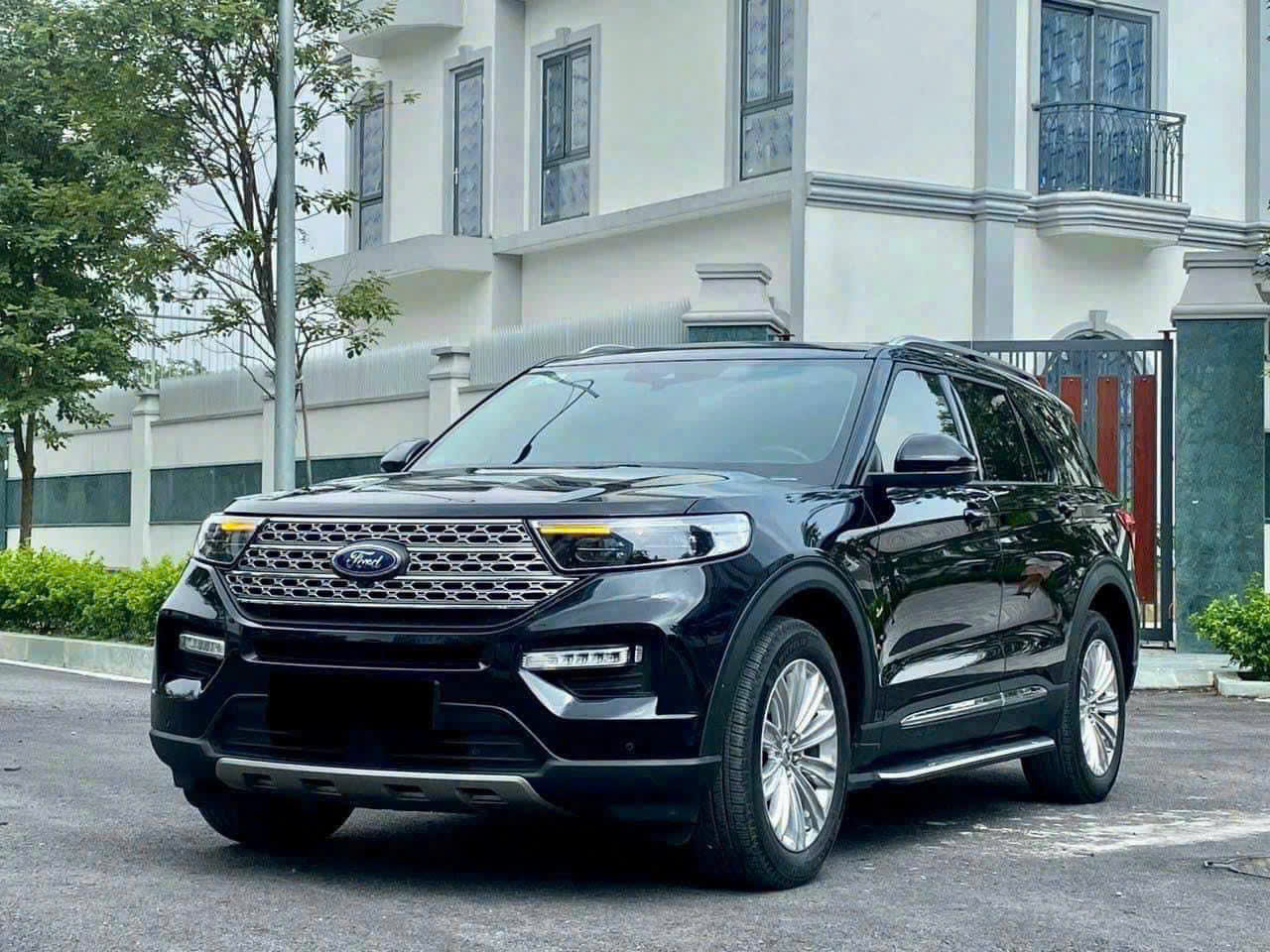 FORD EXPLORER MỚI MÀU ĐEN DUY NHẤT GIAO NGAY